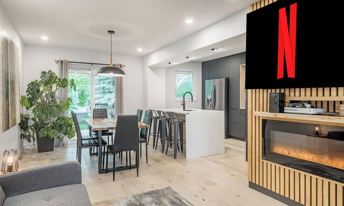 Brossard House | Stunning Modern New House 15 Min From Downtown
