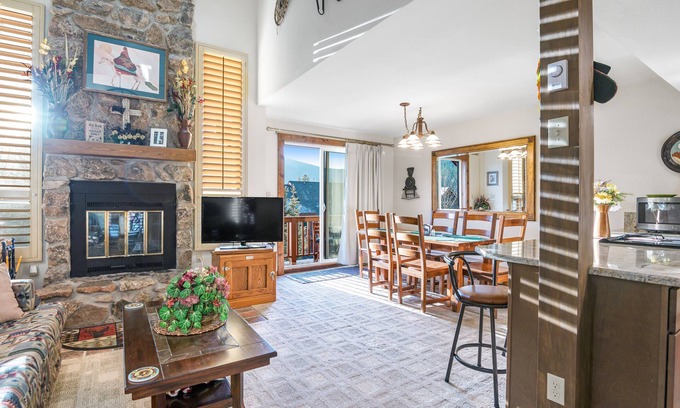 Purgatory House | Stunning Mountain Condo Near the Slopes W/Two Balconies, Mtn Views & WiFi