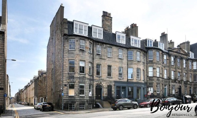 New Town Apartment | Stunning - New Town -FREE Parking, Private Entrance & Patio