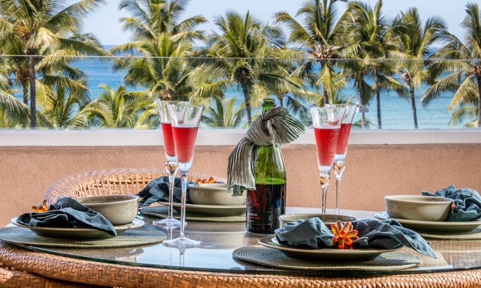 Kahaluu Bay Condo | Stunning Ocean View Beach Front Villa at Kahaluu