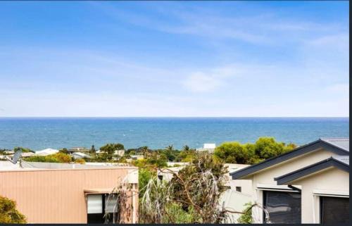 Torquay House | Stunning ocean views indoor spa and sun deck