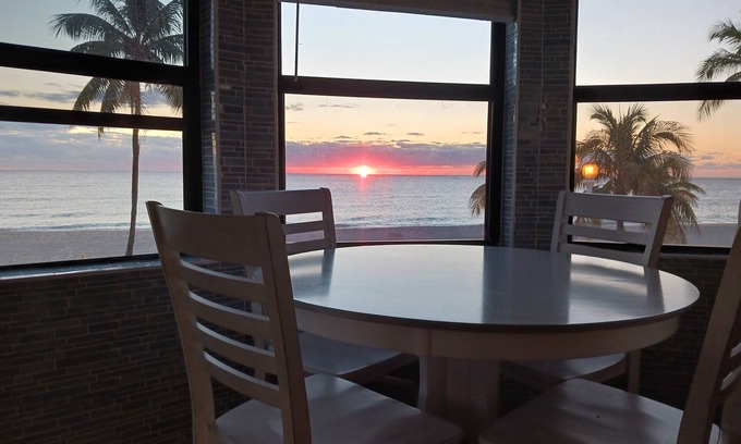 Hollywood Condo | Stunning Oceanfront View *PRIME Location*In the ♡ Broadwalk*Free Off St Park