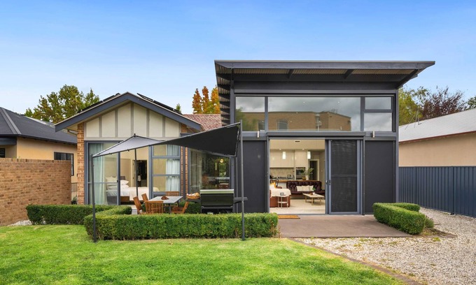 Orange House | Stunning on Summer - Heart of Orange