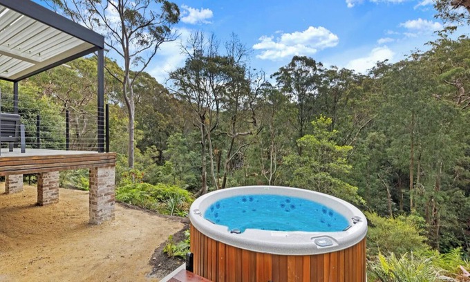 Galston House | Stunning Peaceful Holiday Haven set on acreage with nearby Waterfall and Jacuzzi