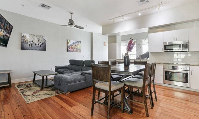 Central Business District Hotel | Stunning Penthouse with Rooftop Terrace near Canal street