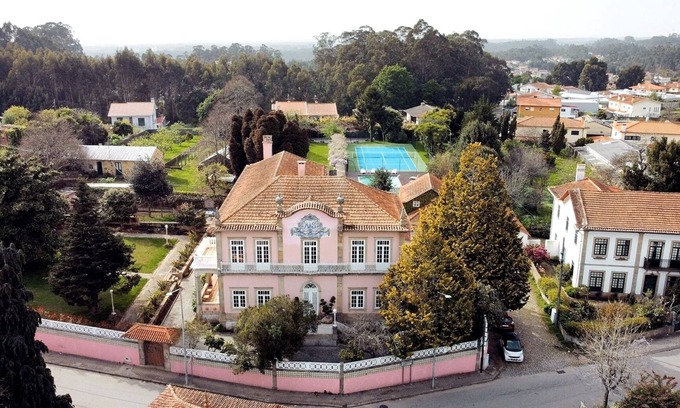 Vila de Cucujaes Villa | Stunning Pink Palace in Cucujães, Aveiro, Portugal