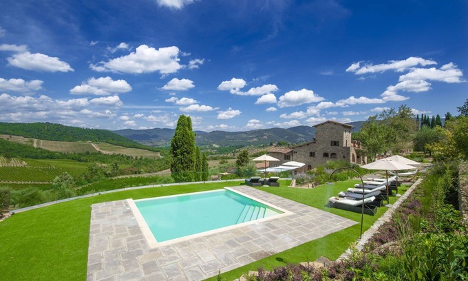 Panzano in Chianti Villa | Stunning private villa with WIFI, private pool, hot tub, A/C, TV, patio, close to Greve In Chianti