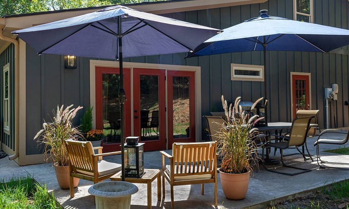 Flintstone Cottage | Stunning Private Cottage! Base of Beautiful Lookout Mtn; 10 miles to Chattanooga; Rock City, Hiking