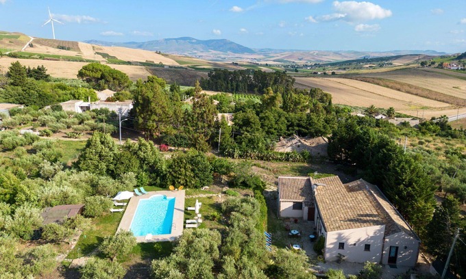 Buseto Palizzolo Villa | Stunning private villa for 10 people with WIFI, private pool, TV, terrace, pets allowed and park.