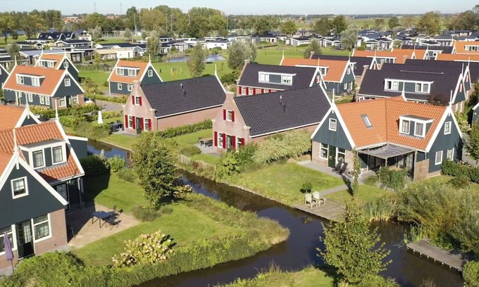 West-Graftdijk House | Stunning private villa for 10 people with pool, WIFI, TV and terrace