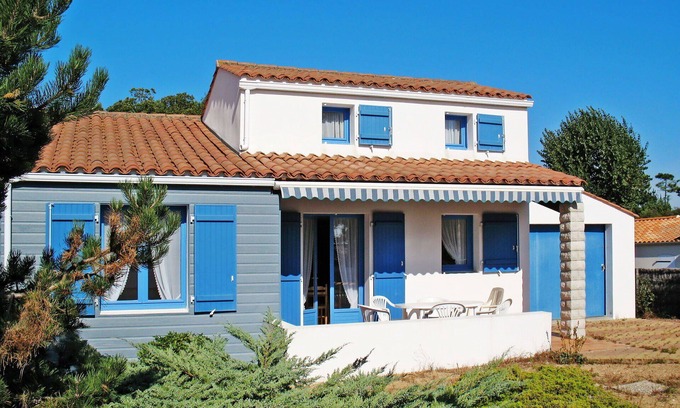 Bourgenay House | Stunning private villa for 6 guests with WIFI, TV, terrace and pets allowed