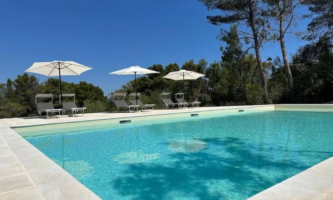 Alberobello Villa | Stunning private villa with WIFI, A/C, private pool, TV, pets allowed, parking, close to Alberobello