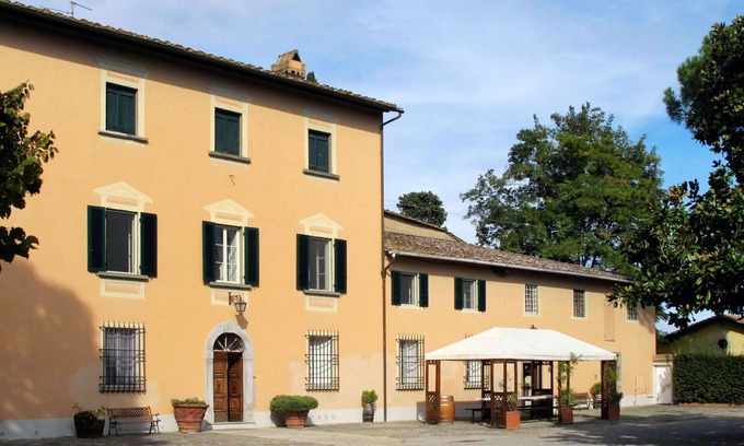 San Miniato Basso House | Stunning private villa for 20 people with private pool, WIFI, TV, patio and pets allowed