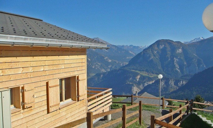 Oberurmein House | Stunning private villa for 6 guests with WIFI, TV, terrace, pets allowed and panoramic view