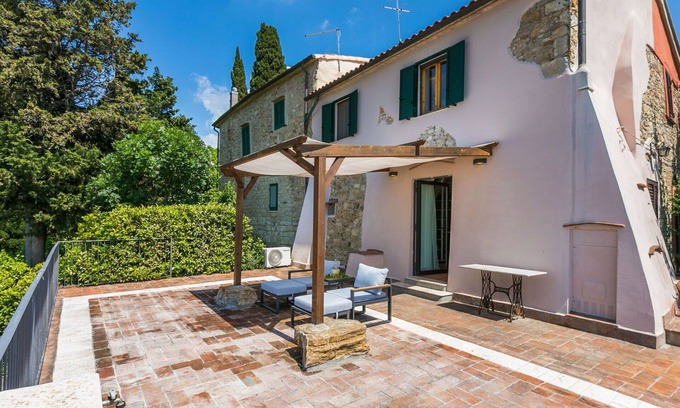 Santa Luce House | Stunning private villa for 5 guests with A/C, WIFI, TV, patio, pets allowed and panoramic view