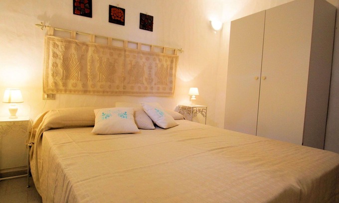 La Ciaccia House | Stunning private villa for 6 guests with WIFI, A/C, TV, terrace and pets allowed