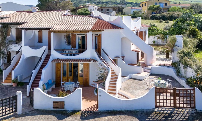 La Ciaccia House | Stunning private villa for 10 guests with WIFI, A/C, TV and patio