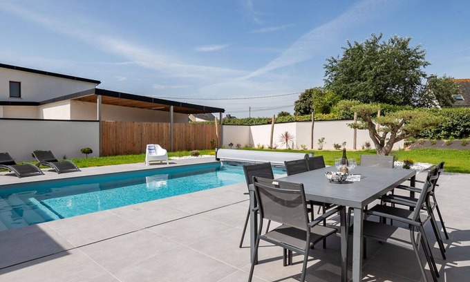 Cleder House | Stunning private villa for 8 guests with WIFI, private pool, TV and terrace