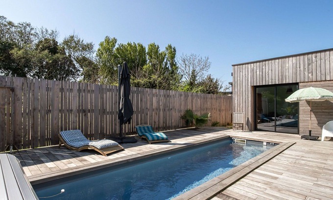 Locquirec House | Stunning private villa for 6 guests with WIFI, private pool, TV, terrace and pets allowed