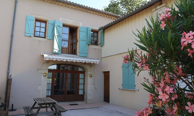 Taulignan House | Stunning private villa for 5 guests with TV and terrace