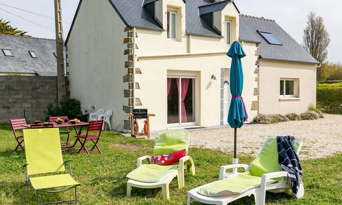 Guisseny House | Stunning private villa for 4 people with TV and pets allowed