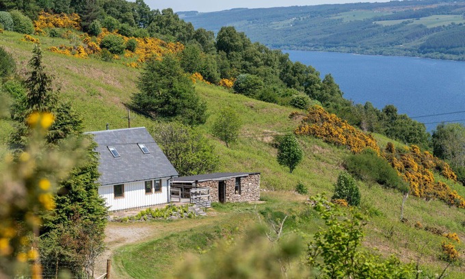 East Lewiston House | Stunning private villa for 7 people with WIFI, TV, patio and pets allowed