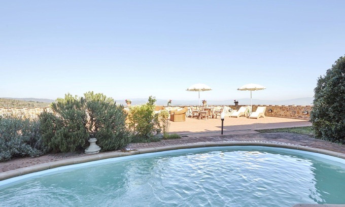 Lucignano House | Stunning private villa for 16 people with private pool, WIFI, A/C, hot tub, TV and terrace