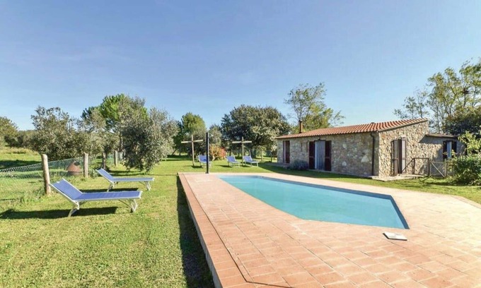 Pitigliano Villa | Stunning private villa for 9 guests with WIFI, private pool, pets allowed and panoramic view