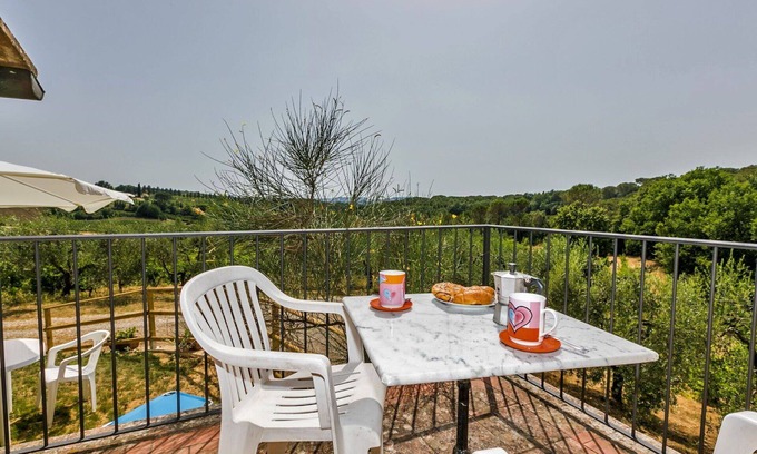 Scandicci Villa | Stunning private villa for 4 people with WIFI, TV, patio, pets allowed and panoramic view