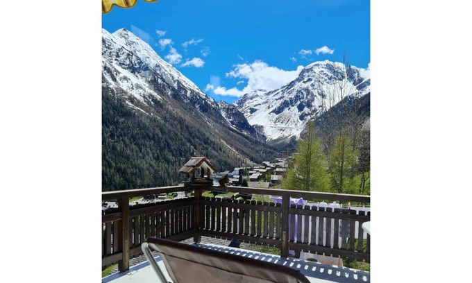 Grimentz House | Stunning private villa for 6 guests with WIFI, TV, terrace, pets allowed and parking