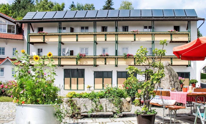 Kollnburg House | Stunning private villa for 17 guests with pool, WIFI, TV, terrace, pets allowed and parking