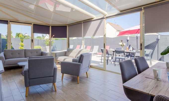 Creances House | Stunning private villa for 8 people with WIFI, TV, terrace, pets allowed and parking
