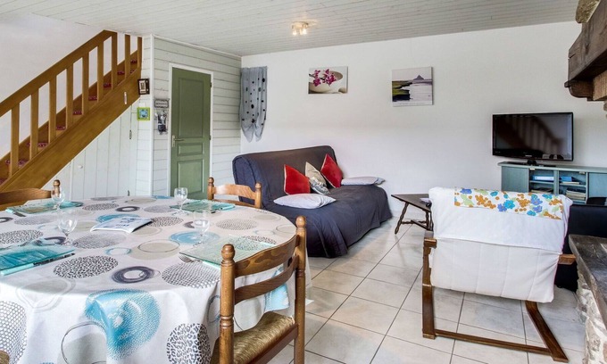 Plerguer House | Stunning private villa for 4 people with WIFI, TV, terrace, pets allowed and parking