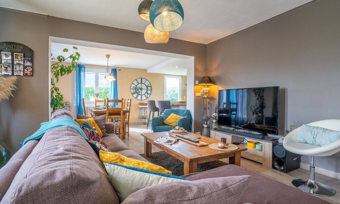 Tregueux House | Stunning private villa for 6 people with WIFI, TV, patio, pets allowed and parking