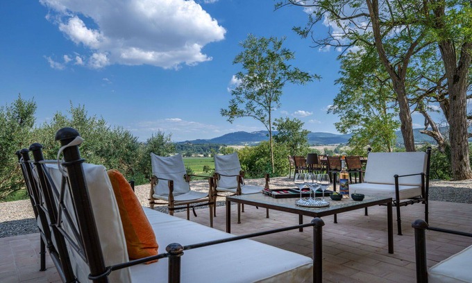 Buonconvento Villa | Stunning private villa with A/C, private pool, WIFI, TV, patio, panoramic view, close to Montalcino