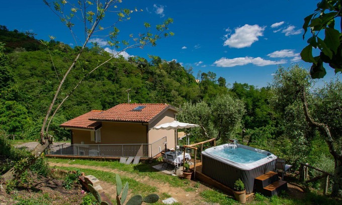 Macchino House | Stunning private villa for 6 people with WIFI, private pool, hot tub, TV, patio and pets allowed