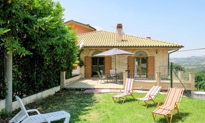Picciano House | Stunning private villa for 4 guests with WIFI, TV, terrace and pets allowed