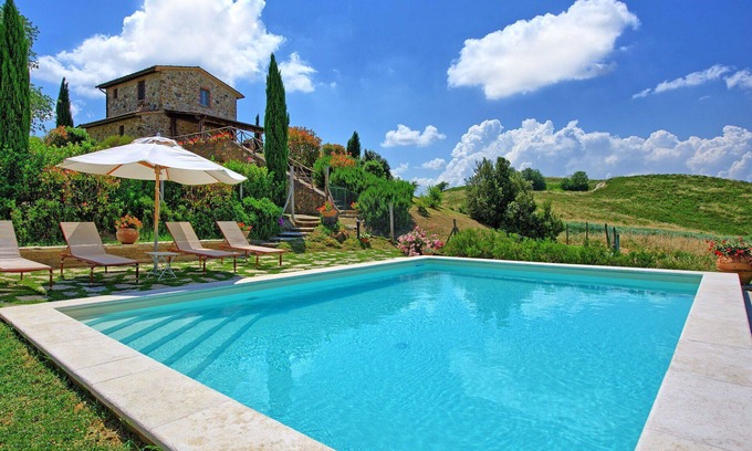 Trequanda Villa | Stunning private villa with WIFI, private pool, TV, veranda, panoramic view, close to Montepulciano