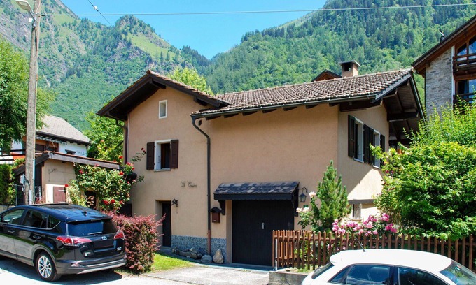 Olivone House | Stunning private villa for 4 people with WIFI, TV, patio, pets allowed and panoramic view