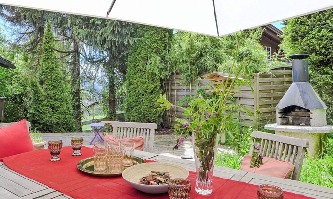 Schoenried House | Stunning private villa for 12 guests with WIFI, TV, patio, pets allowed and panoramic view