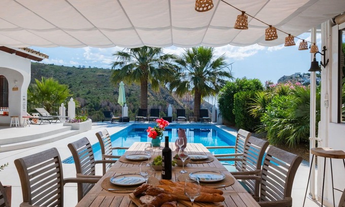 Arnella Villa | Stunning private villa for 10 people with private pool, A/C, WIFI, TV and patio