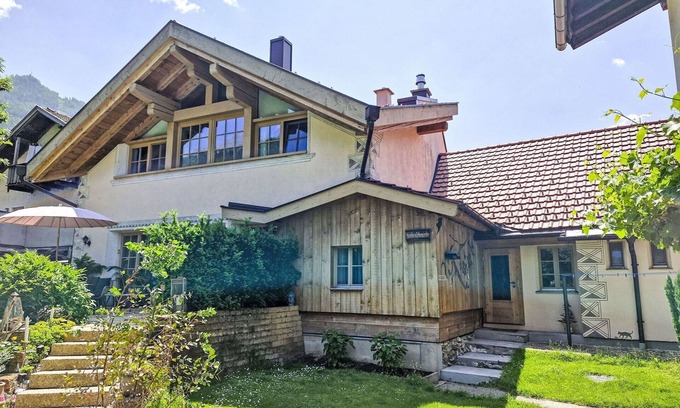 Prutz House | Stunning private villa for 7 people with WIFI, TV, terrace, pets allowed and parking