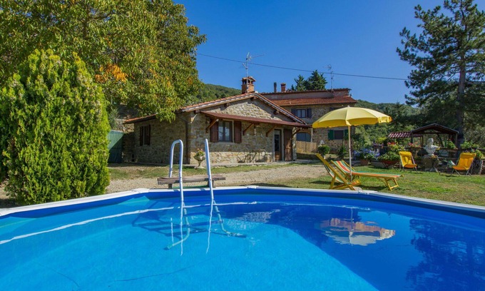 Dicomano House | Stunning private villa for 5 people with WIFI, hot tub, private pool, TV, patio and pets allowed