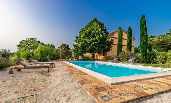 Bettolelle Villa | Stunning private villa for 12 guests with WIFI, private pool, TV and panoramic view