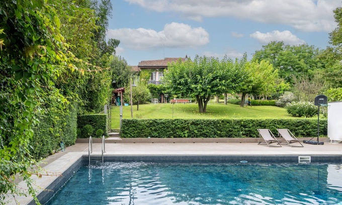 Moncalieri House | Stunning private villa for 12 guests with WIFI, private pool, A/C, TV and patio