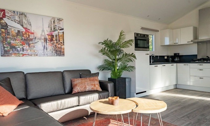 Linden House | Stunning private villa for 4 guests with WIFI, TV, terrace and parking