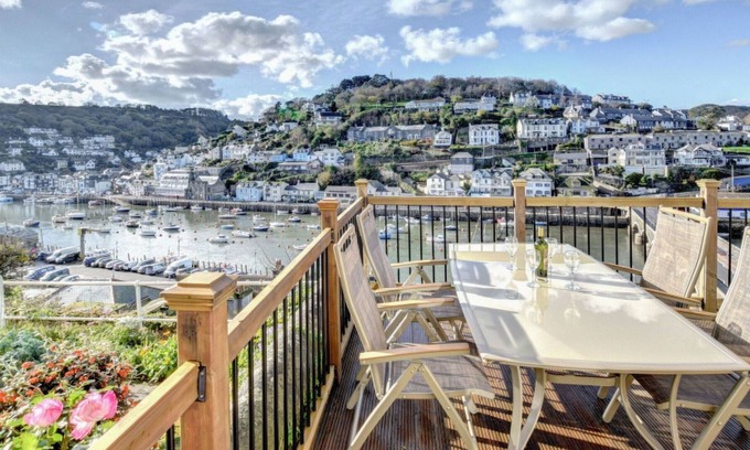 Looe Villa | Stunning private villa for 8 people with TV, patio, pets allowed and parking