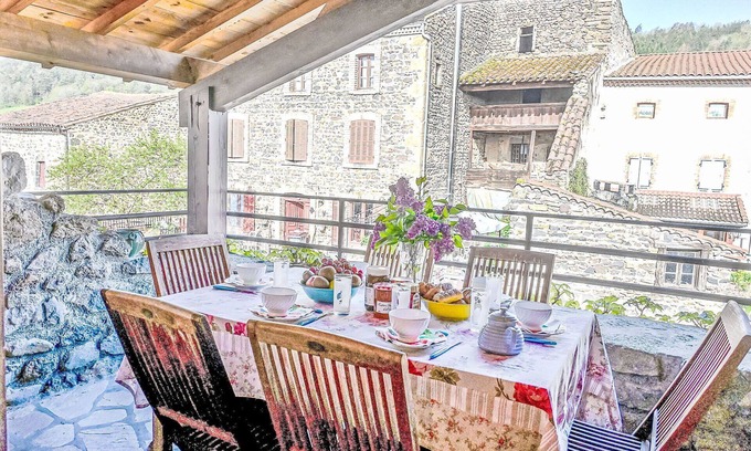 Blassac House | Stunning private villa for 6 guests with WIFI, TV, terrace and pets allowed