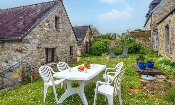 Crozon House | Stunning private villa for 4 guests with WIFI, TV and pets allowed