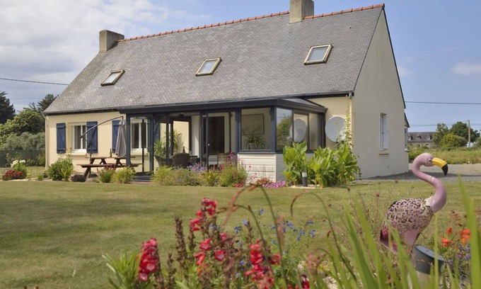 Kerbors House | Stunning private villa for 4 people with WIFI, TV, terrace and pets allowed